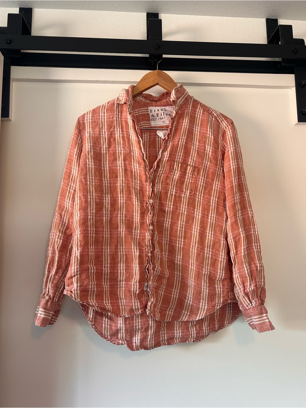 Frank & Eileen Eileen 100% Italian Linen Coral Stripe Button-Up Shirt Small